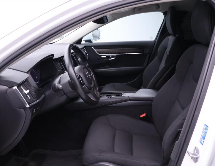Volvo V90 10