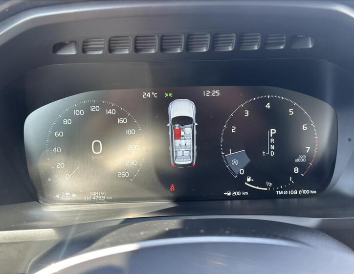 Volvo XC90 13
