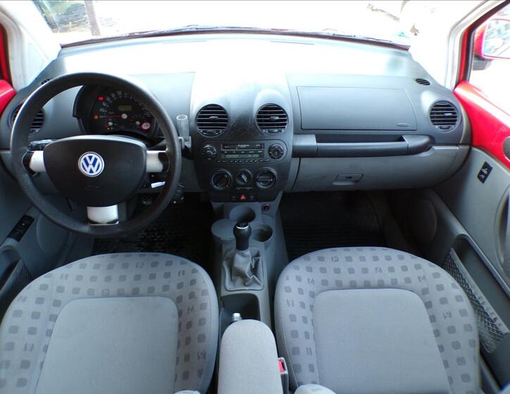 Volkswagen New Beetle 7