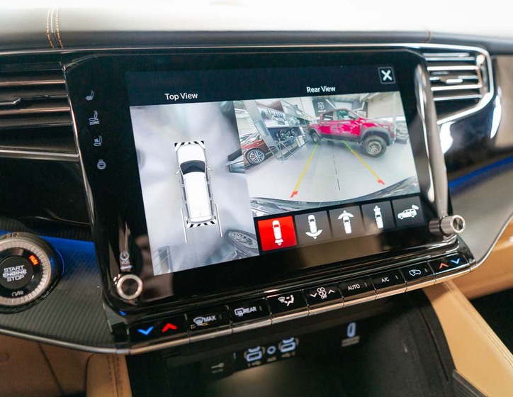 Jeep Grand Wagoneer 32