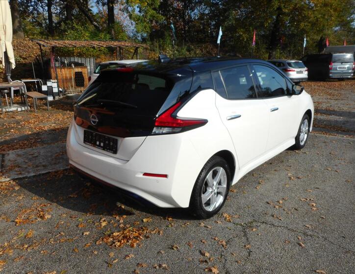Nissan Leaf 5