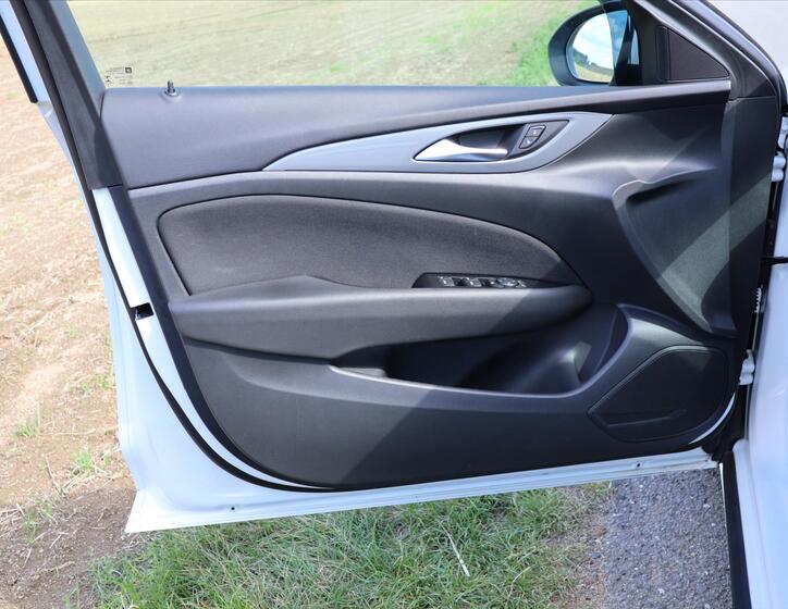 Opel Insignia 11