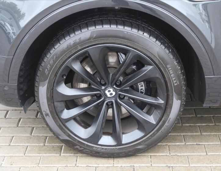 Bentley Bentayga 9