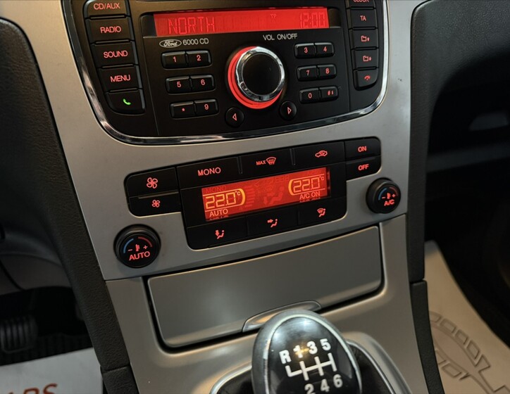 Ford Galaxy 13