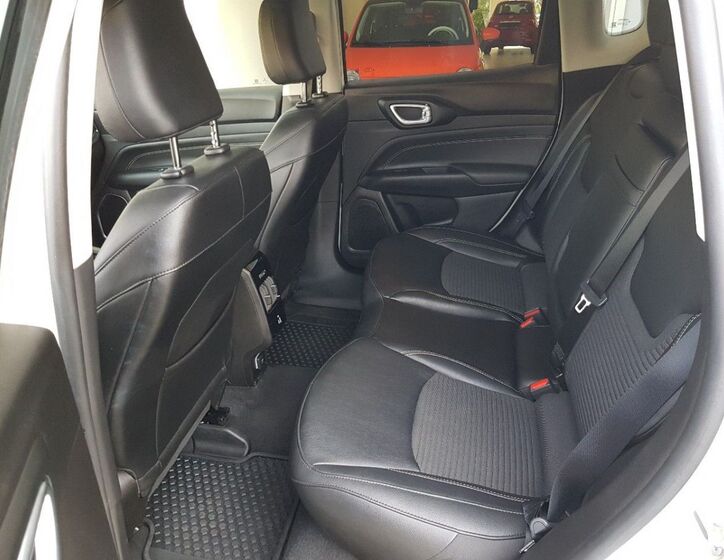Jeep Compass 10