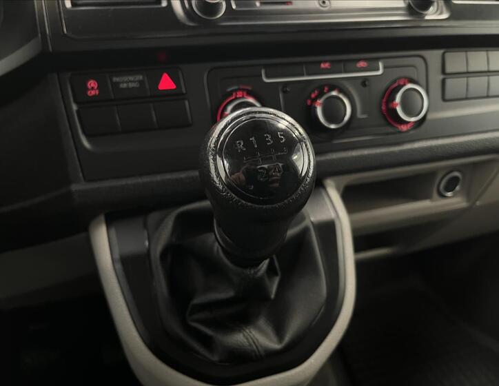 Volkswagen Transporter 12