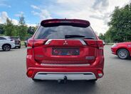 Mitsubishi Outlander 4