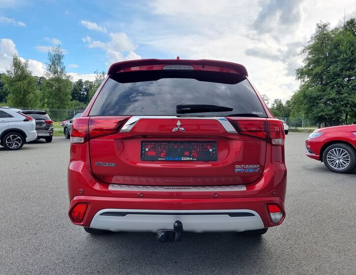 Mitsubishi Outlander 4