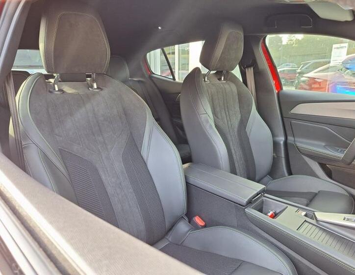 Peugeot 408 13
