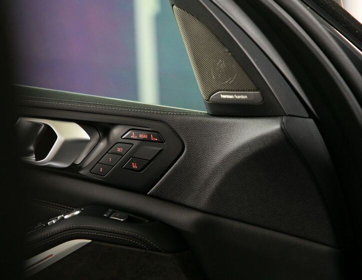 BMW X7 25