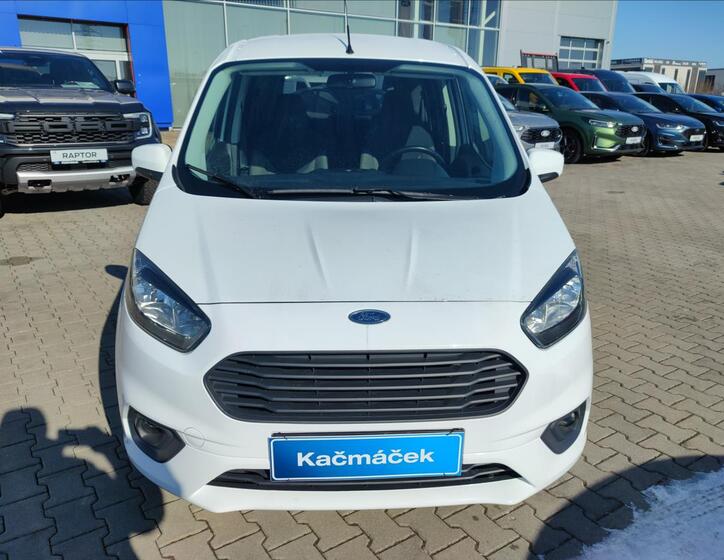 Ford Tourneo Courier 8