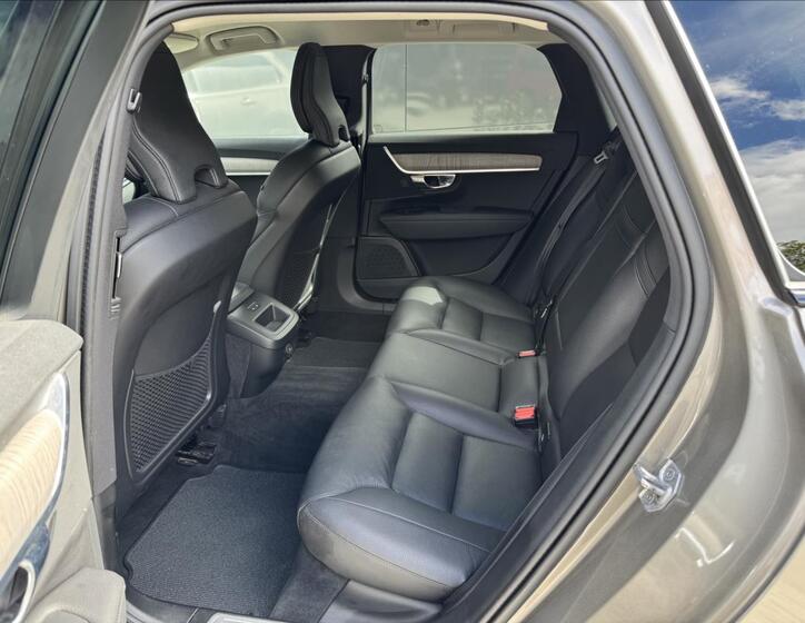 Volvo V90 12