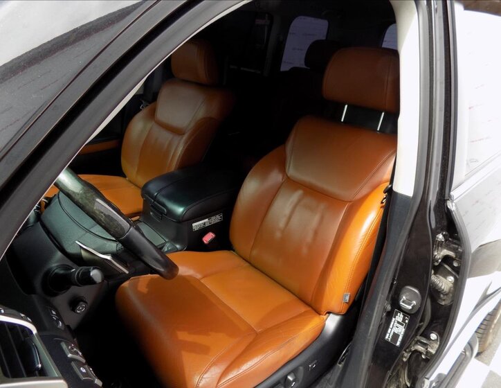 Lexus LX 570 13