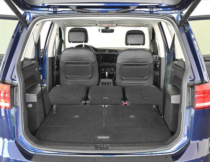 Volkswagen Touran 8