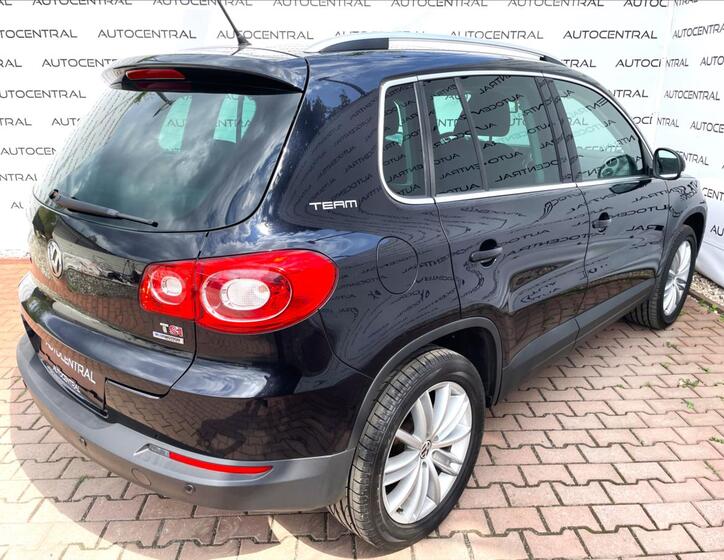 Volkswagen Tiguan 9