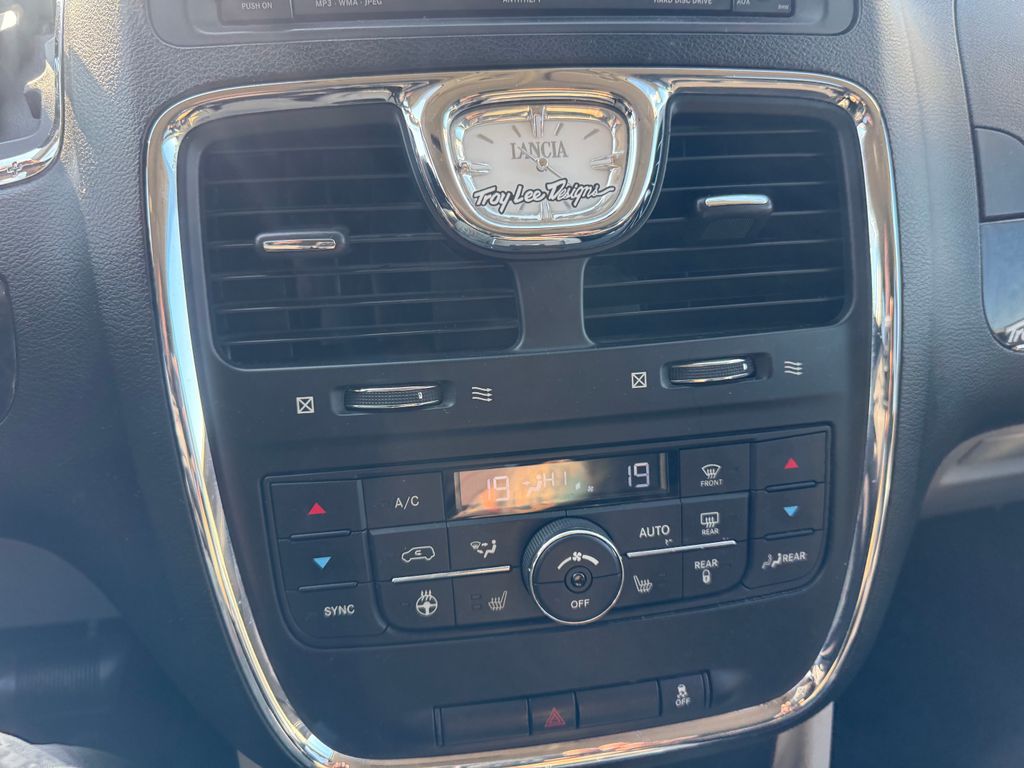 Lancia Voyager