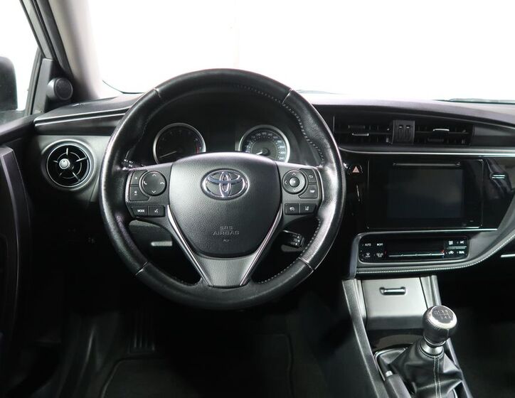 Toyota Corolla 16