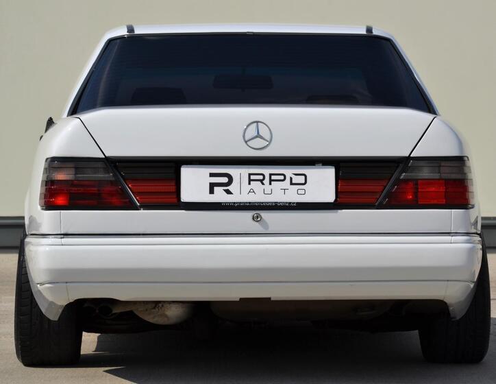 Mercedes-Benz 124 11