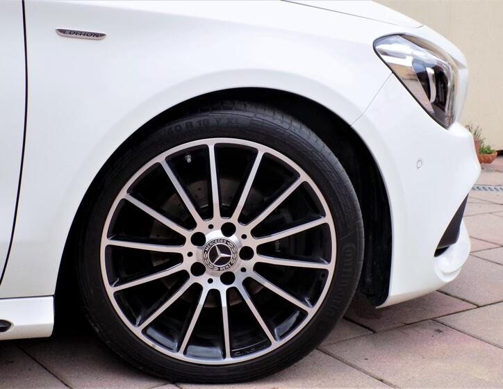 Mercedes-Benz CLA 5