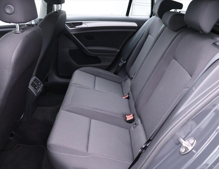 Volkswagen Golf 14