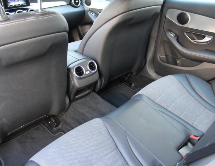 Mercedes-Benz 220 12