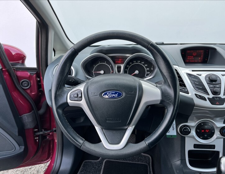 Ford Fiesta 25