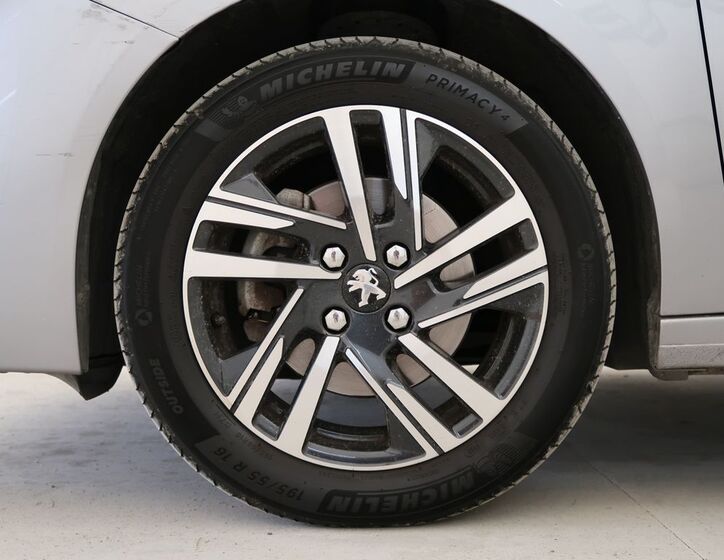 Peugeot 208 10