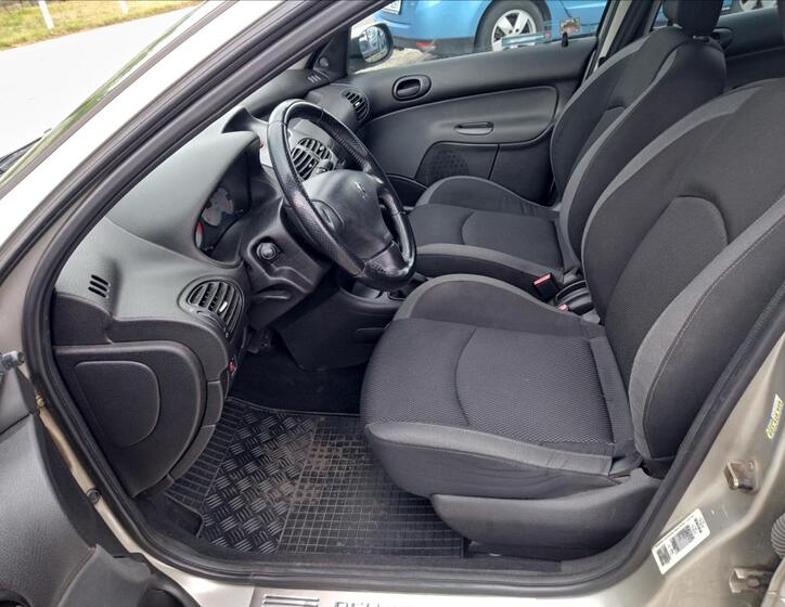 Peugeot 206 9