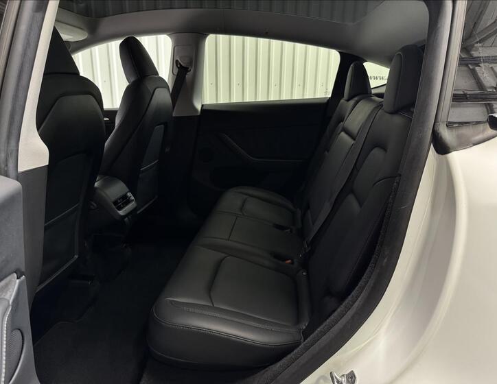 Tesla Model Y 27