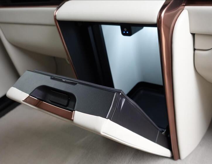 Lexus LM 350h 46