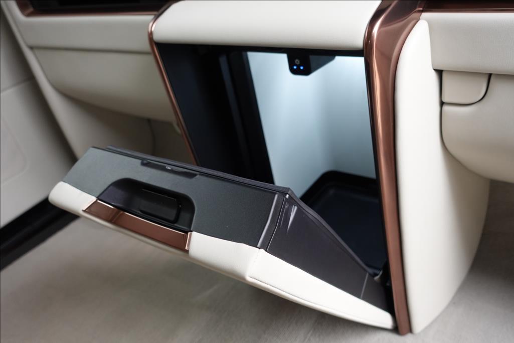 Lexus LM 350h