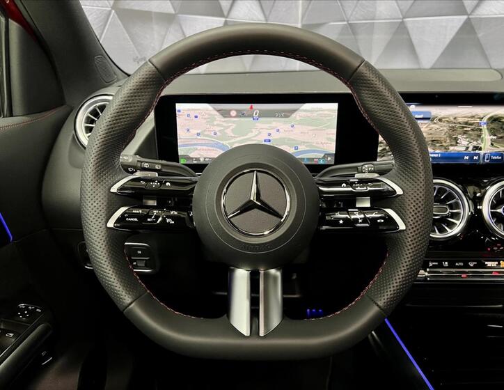 Mercedes-Benz GLA 12
