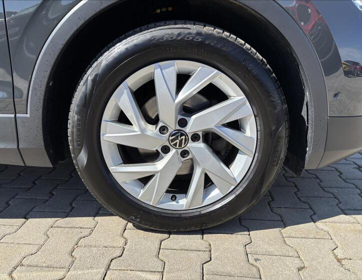 Volkswagen Tiguan 9
