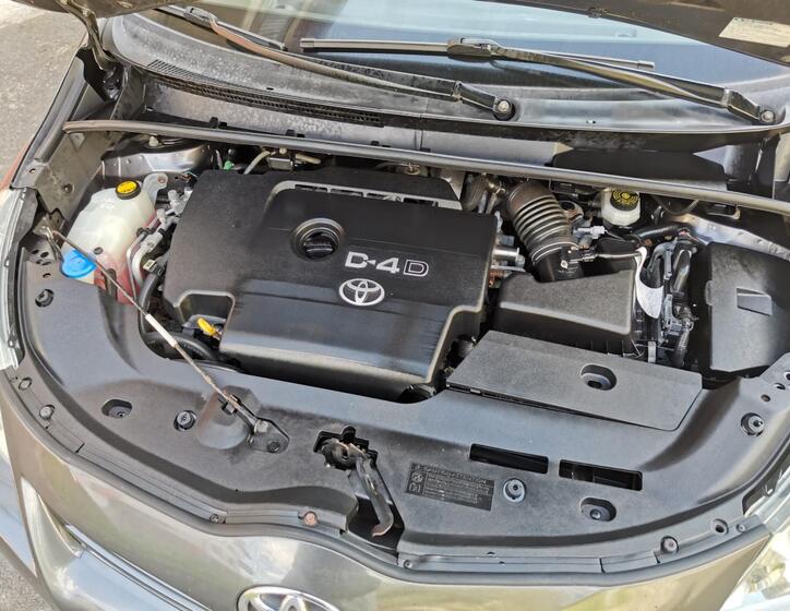 Toyota Verso 18