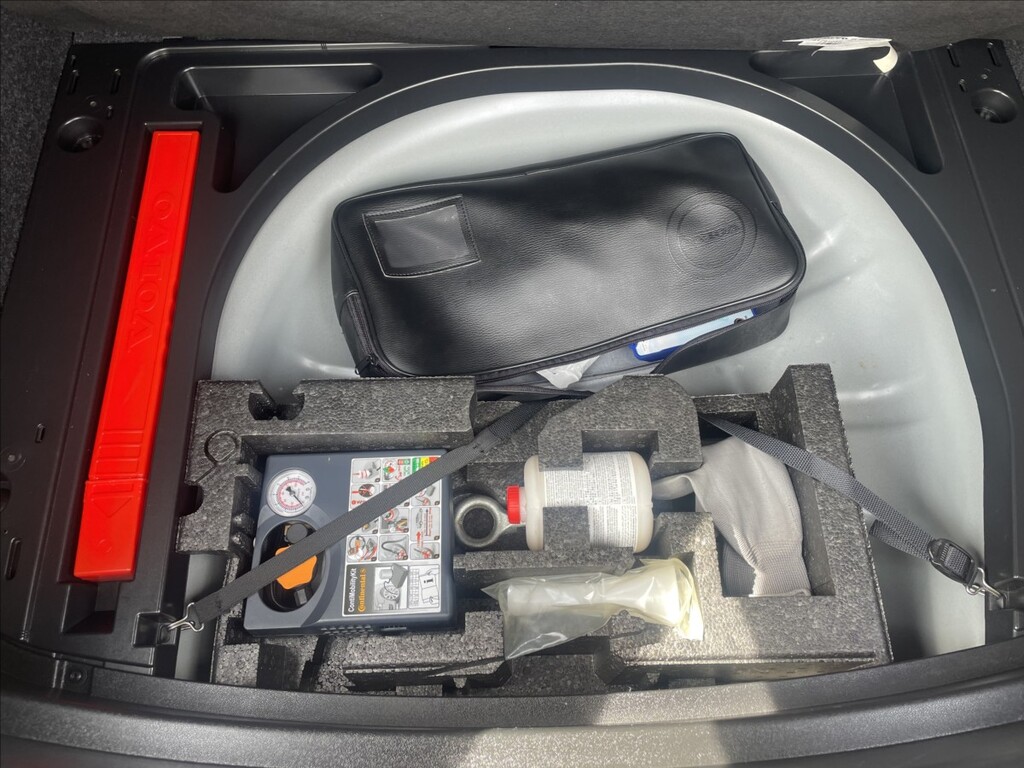 Volvo V40 19