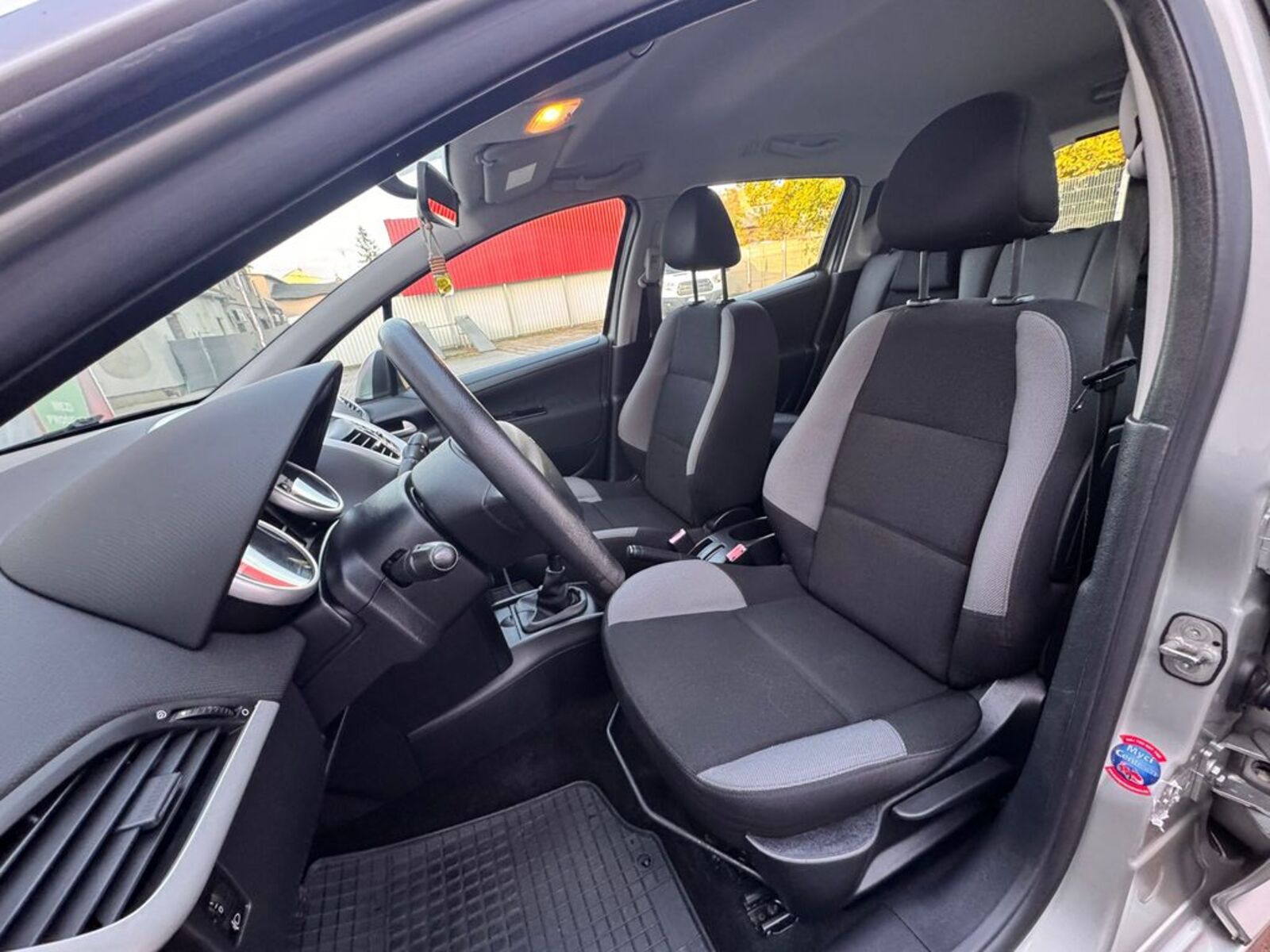 Peugeot 207 11