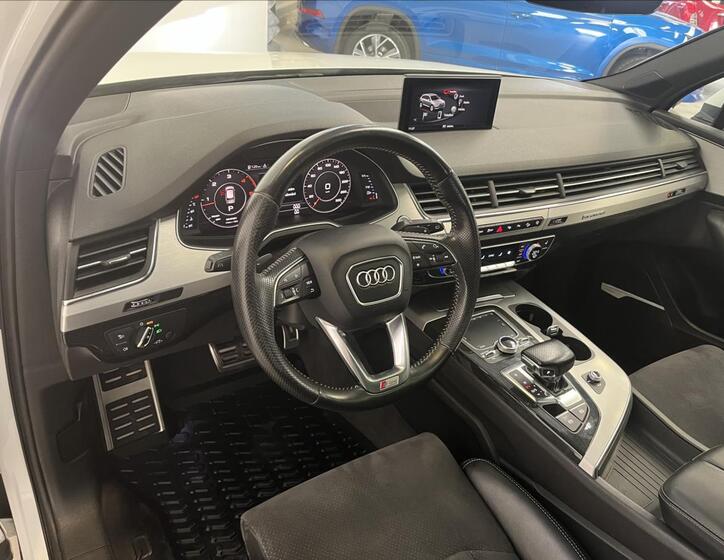 Audi Q7 5