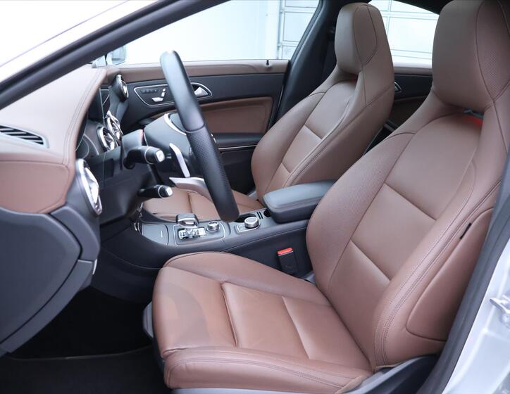 Mercedes-Benz CLA 12