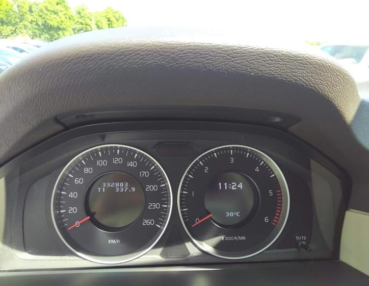 Volvo XC70 8