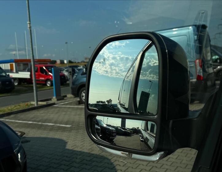 Ford Tourneo Custom 24