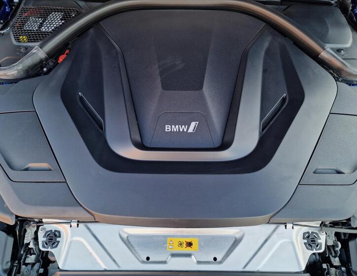BMW i4 44