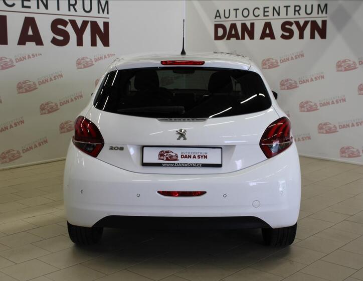 Peugeot 208 5