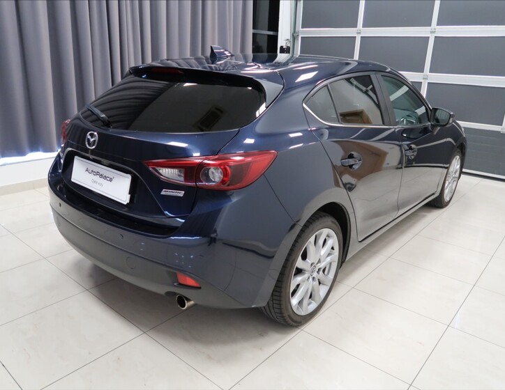 Mazda 3 4