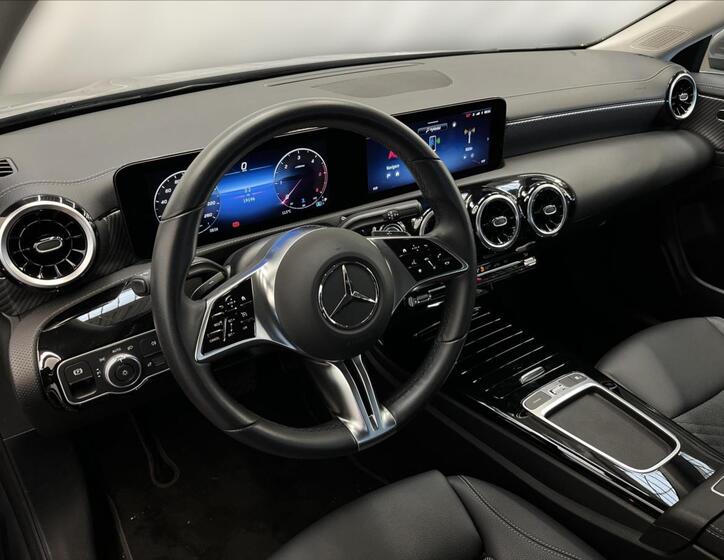 Mercedes-Benz CLA 9
