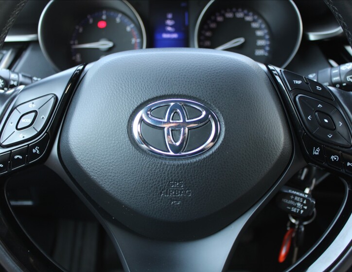Toyota C-HR 13