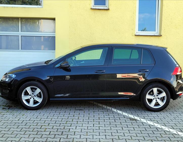 Volkswagen Golf 9