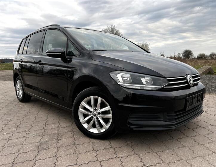 Volkswagen Touran 1