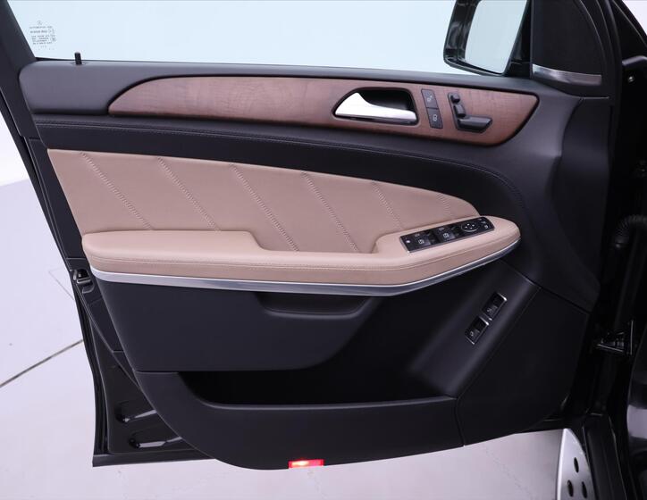 Mercedes-Benz GL 12