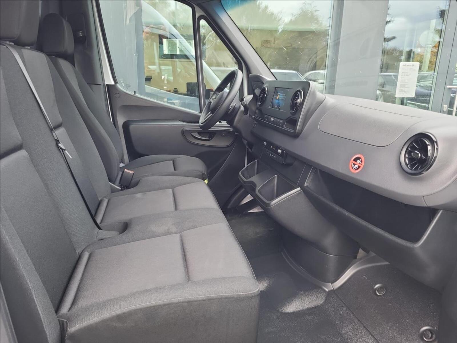 Mercedes-Benz Sprinter 12