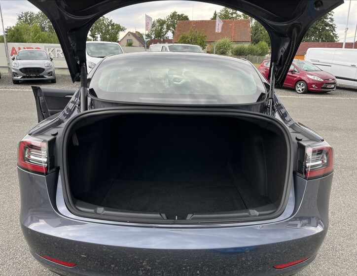 Tesla Model 3 35